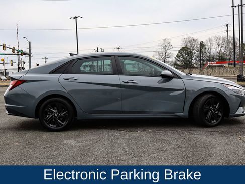 Used 2021 Hyundai Elantra SEL w/ Convenience Package image 9