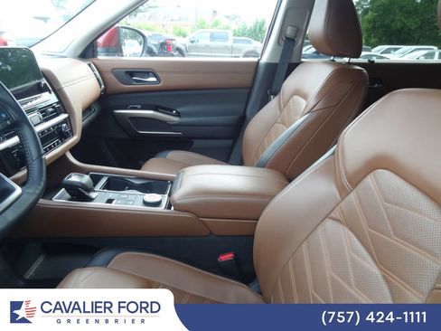 Used 2024 Nissan Pathfinder Platinum AWD/4WD image 8