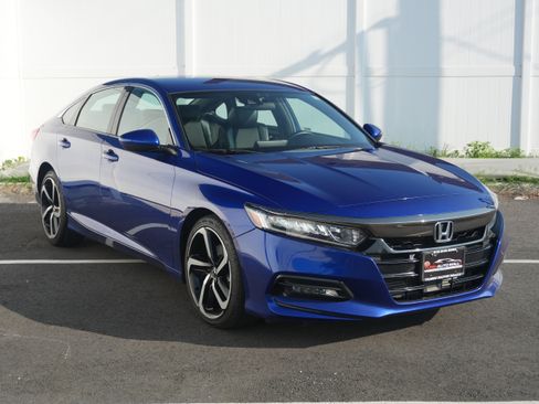 Used 2018 Honda Accord Sport image 4