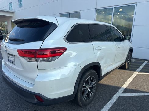 Used 2019 Toyota Highlander LE image 4