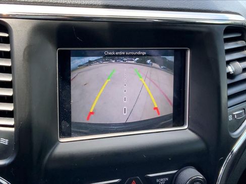 Used 2018 Jeep Grand Cherokee Laredo RWD image 28
