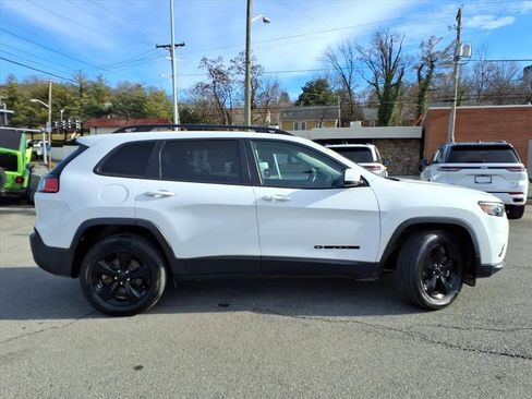 Used 2020 Jeep Cherokee Latitude Plus image 3