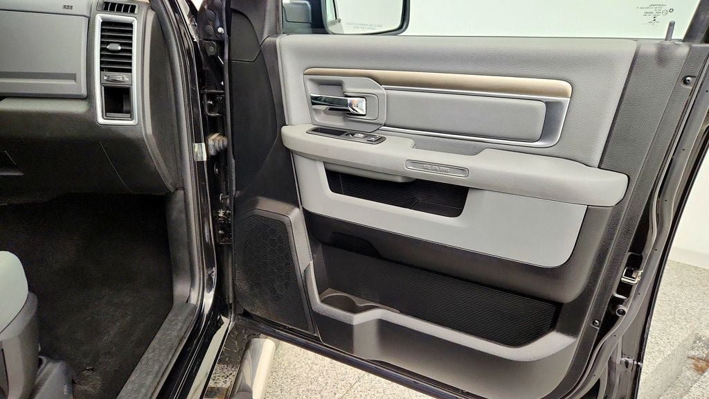 Used 2016 RAM 2500 SLT AWD/4WD image 23