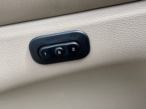 Used 2018 Jeep Grand Cherokee Limited image 27