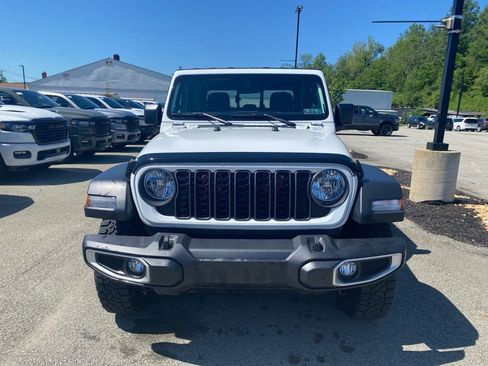 Used 2024 Jeep Gladiator Sport AWD/4WD image 6