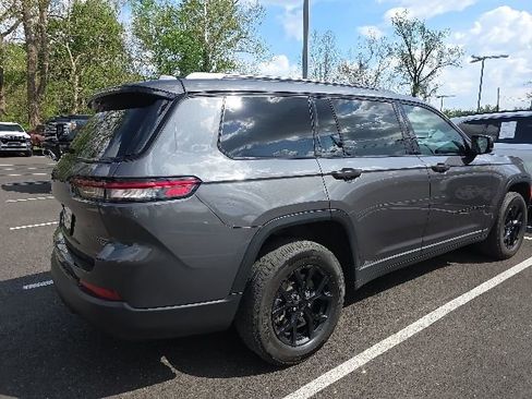 Used 2024 Jeep Grand Cherokee L Altitude AWD/4WD image 5