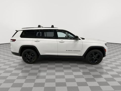 Used 2022 Jeep Grand Cherokee L Limited w/ Luxury Tech Group II image 12