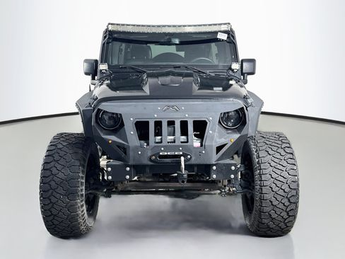 Used 2018 Jeep Wrangler Unlimited Rubicon w/ Cold Weather Group AWD/4WD image 2