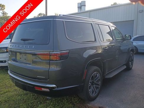 Certified 2022 Jeep Wagoneer Series III w/ Flexible Seating Group AWD/4WD image 5
