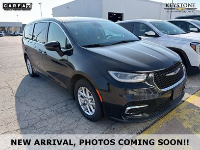 Used 2023 Chrysler Pacifica Touring-L