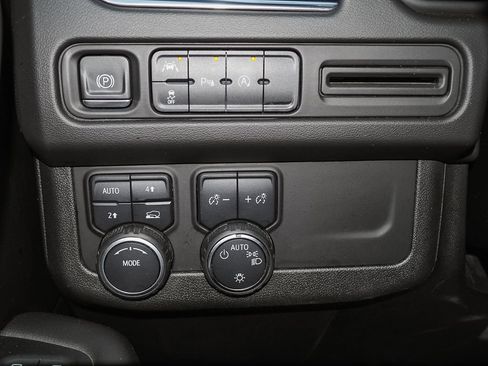 Certified 2023 Chevrolet Suburban LT image 31