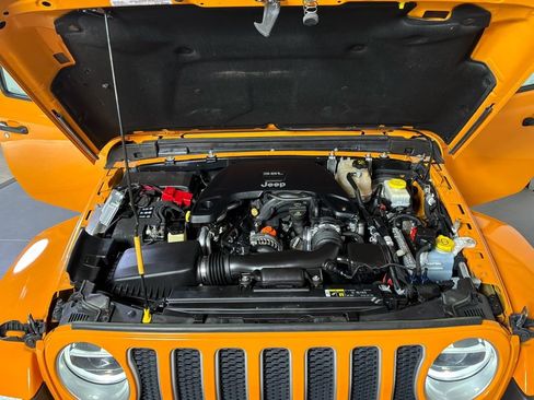 Used 2018 Jeep Wrangler Unlimited Sahara w/ Uconnect 4C Nav & Sound Group AWD/4WD image 36