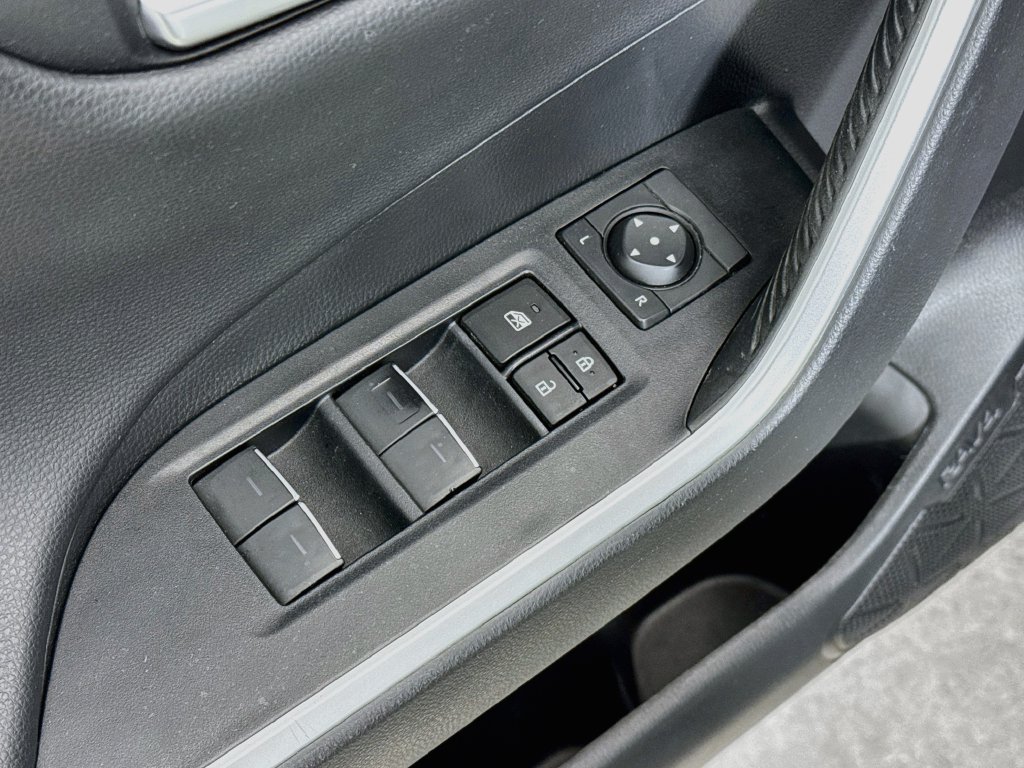 Used 2024 Toyota RAV4 XSE AWD/4WD image 23