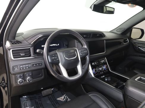 Used 2022 GMC Yukon Denali AWD/4WD image 30