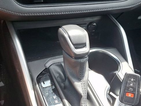 Used 2021 Toyota Highlander XLE FWD image 17