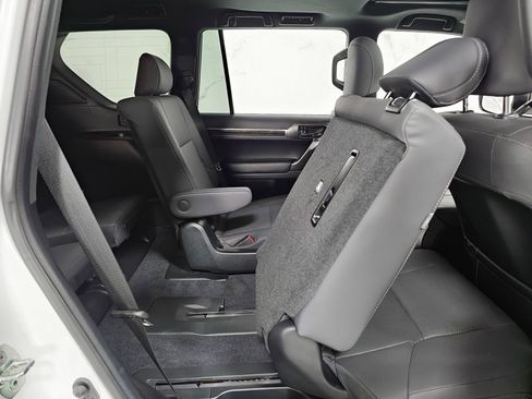 Used 2023 Lexus GX 460 Premium image 16