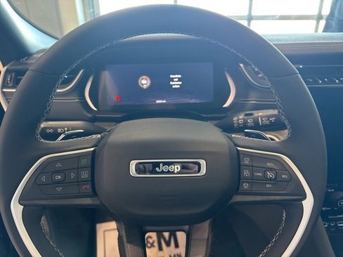 Used 2024 Jeep Grand Cherokee Limited w/ Black Appearance Package image 7