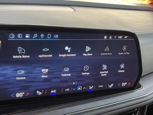 Used 2025 Chevrolet Suburban Z71 image 17