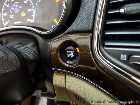 Used 2018 Jeep Grand Cherokee Limited image 17