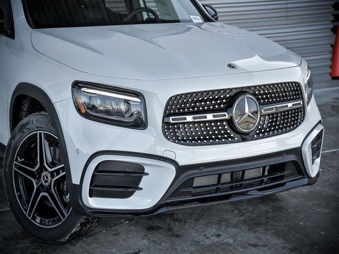 Certified 2025 Mercedes-Benz GLB 250 GLB 250 4MATIC image 2