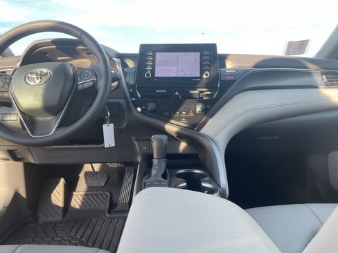 Used 2024 Toyota Camry SE image 14