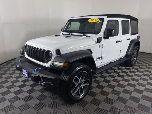 Used 2024 Jeep Wrangler Unlimited w/ Convenience Group AWD/4WD image 11