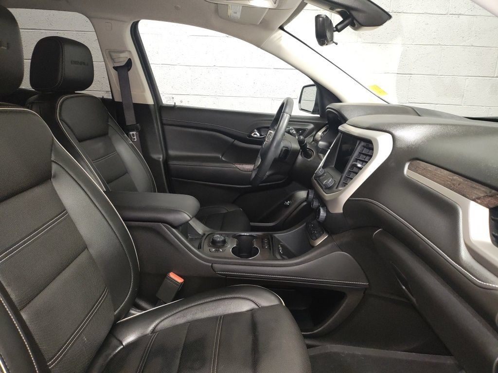Used 2023 GMC Acadia Denali w/ Denali Technology Package FWD image 7