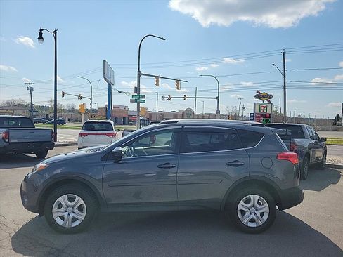 Used 2014 Toyota RAV4 LE image 2
