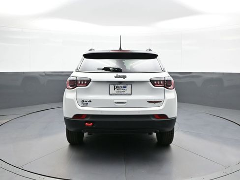 Used 2025 Jeep Compass Trailhawk AWD/4WD image 7