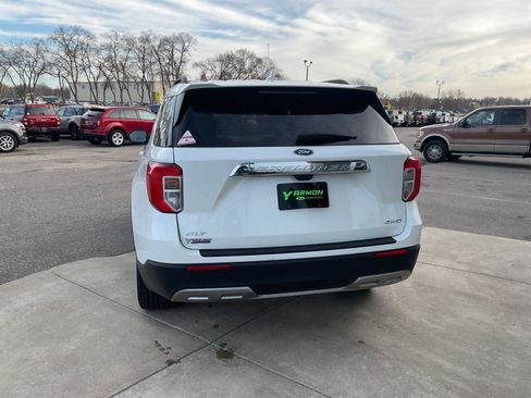 Used 2023 Ford Explorer XLT w/ Equipment Group 202A image 4