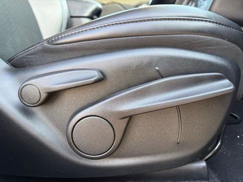 Used 2019 Jeep Cherokee Latitude Plus image 30