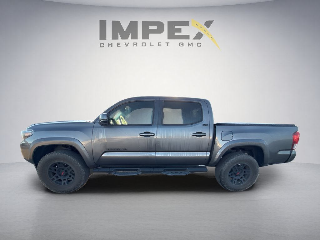 Used 2020 Toyota Tacoma SR5 RWD image 2