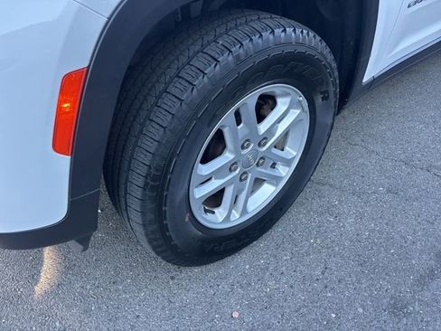 Used 2023 Jeep Grand Cherokee Laredo w/ Luxury Tech Group I image 4