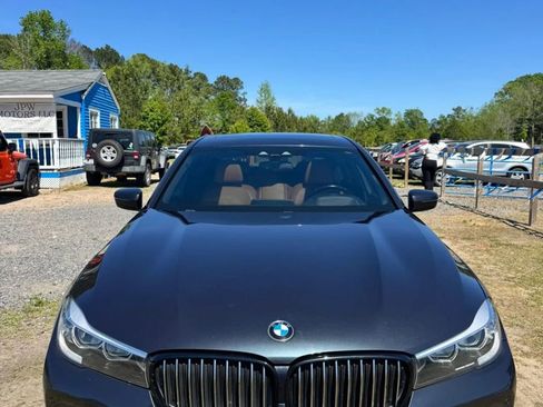 Used 2019 BMW 740i w/ Executive Package RWD image 3
