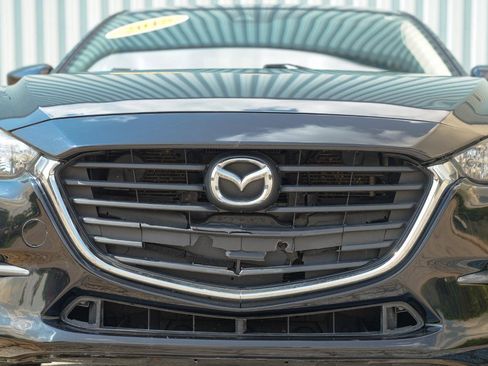 Used 2018 MAZDA MAZDA3 Touring FWD image 4