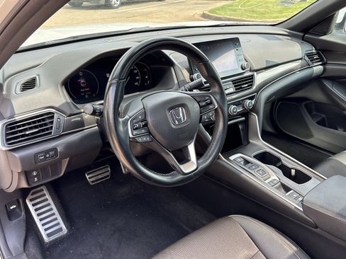 Used 2019 Honda Accord Sport image 11