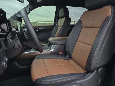 Used 2025 Chevrolet Silverado 1500 High Country w/ High Country Premium Package image 13