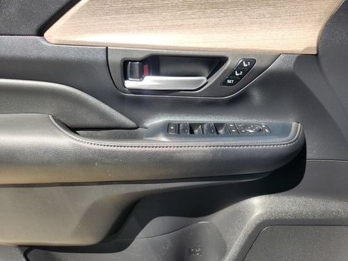 Used 2024 Toyota Grand Highlander FWD image 21