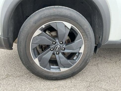 Used 2025 Nissan Rogue SV image 9