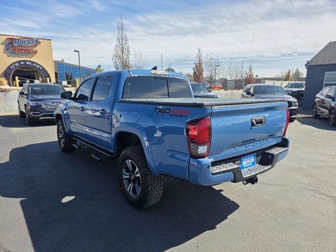 Used 2019 Toyota Tacoma TRD Sport image 7