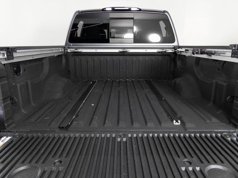 Used 2021 Nissan Titan PRO-4X w/ Pro-4x Convenience Package image 21