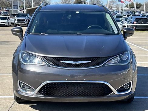 Used 2017 Chrysler Pacifica Touring-L Plus image 8