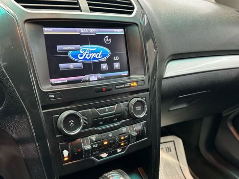 Used 2016 Ford Explorer XLT w/ Equipment Group 202A FWD image 19