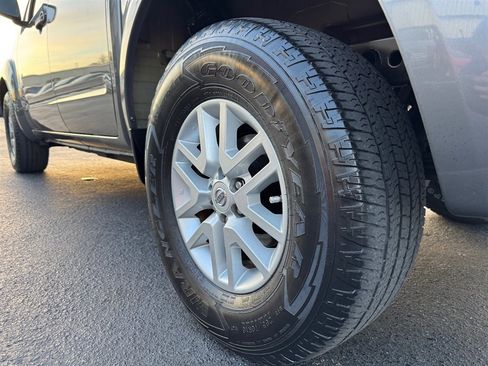 Used 2017 Nissan Frontier SV image 11