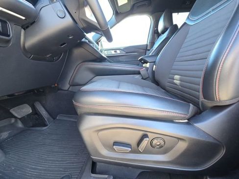 Used 2025 Ford Explorer ST-Line w/ Premium Package image 24