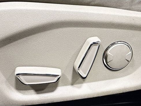 Used 2020 Ford Fusion SE image 18