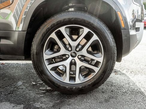 Used 2023 Land Rover Defender 110 S image 5