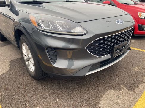 Used 2020 Ford Escape SE image 4