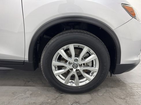 Used 2017 Nissan Rogue SV w/ SV Family Package image 60