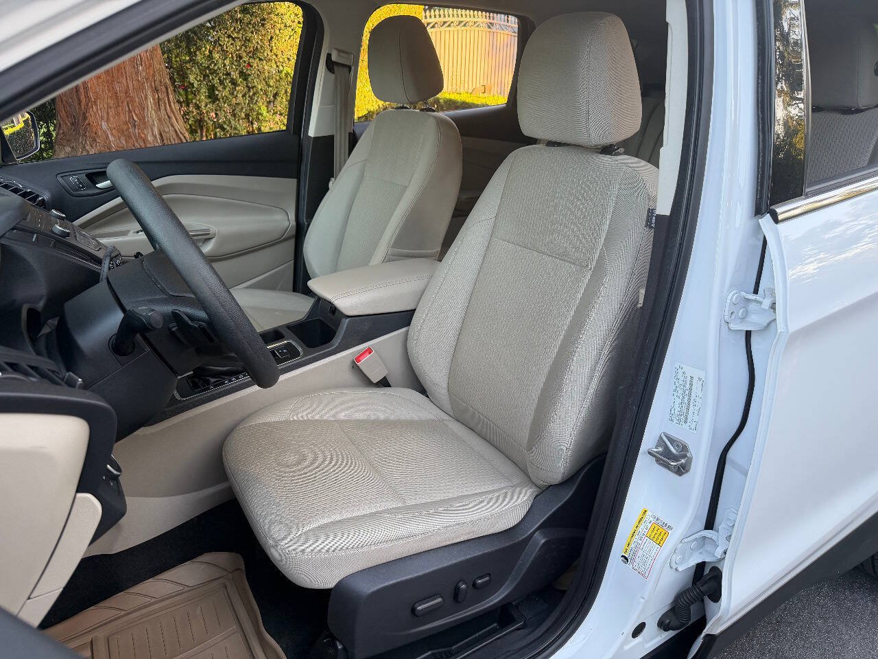 Used 2017 Ford Escape SE AWD/4WD image 14